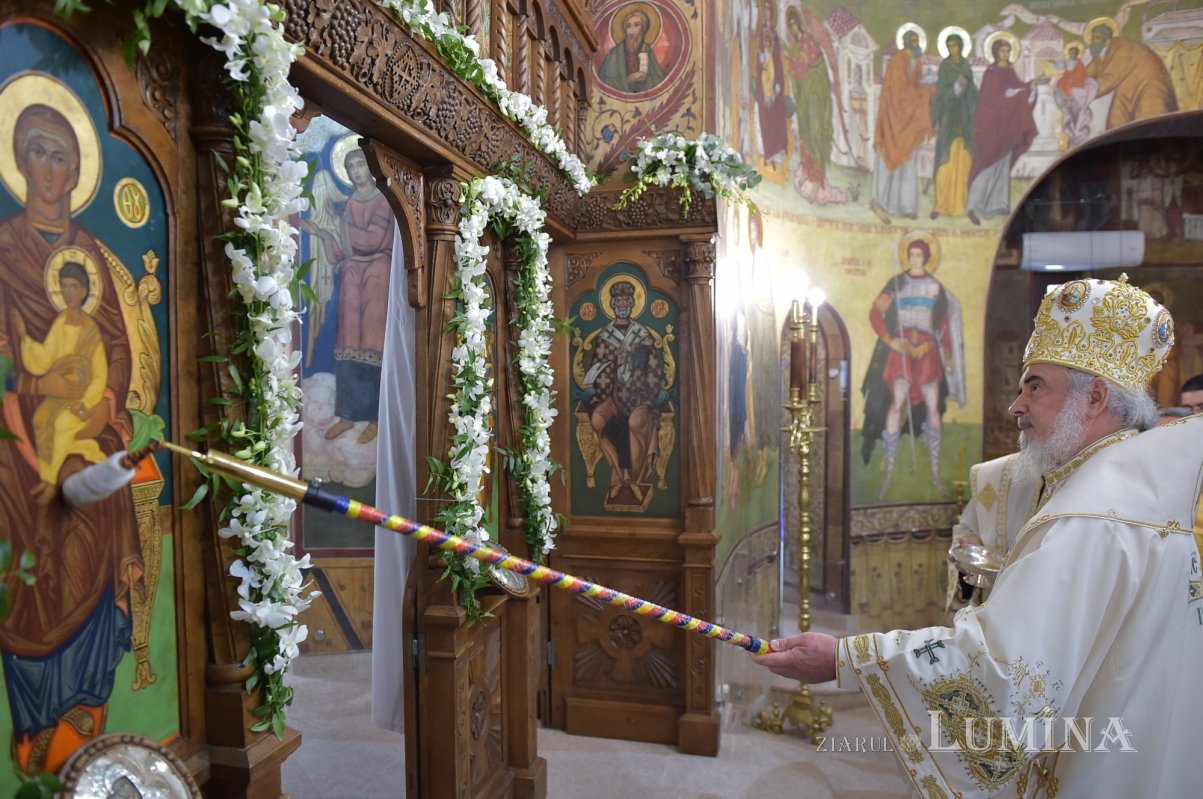 Biserica Parohiei Apărătorii Patriei 1 a fost sfinţită 126996