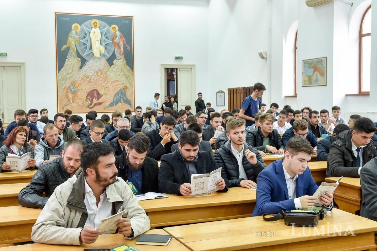 Educaţia integrală promovează cunoaşterea ştiinţifică  şi cultura valorilor spirituale 126941