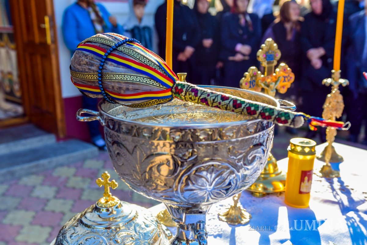 Biserica Parohiei Petrăchioaia a fost sfințită 127177