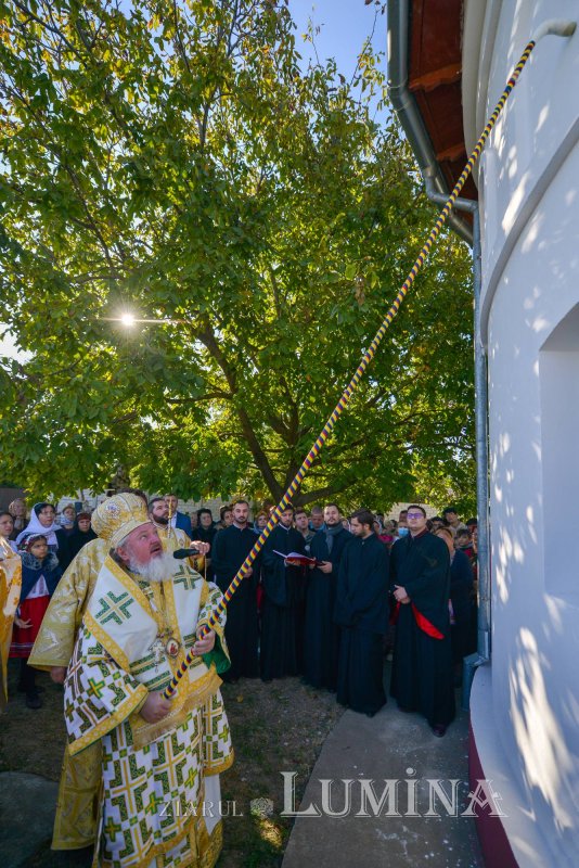 Biserica Parohiei Petrăchioaia a fost sfințită 127186