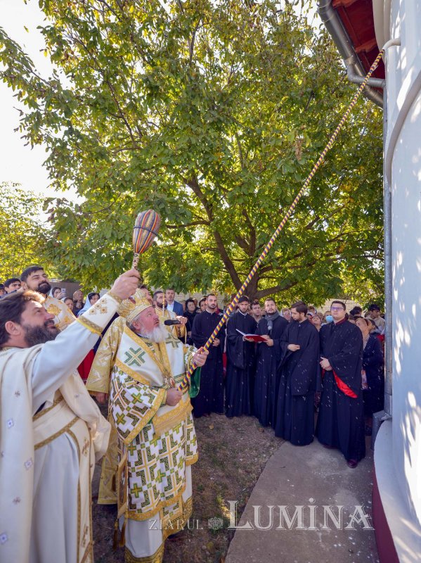 Biserica Parohiei Petrăchioaia a fost sfințită 127187