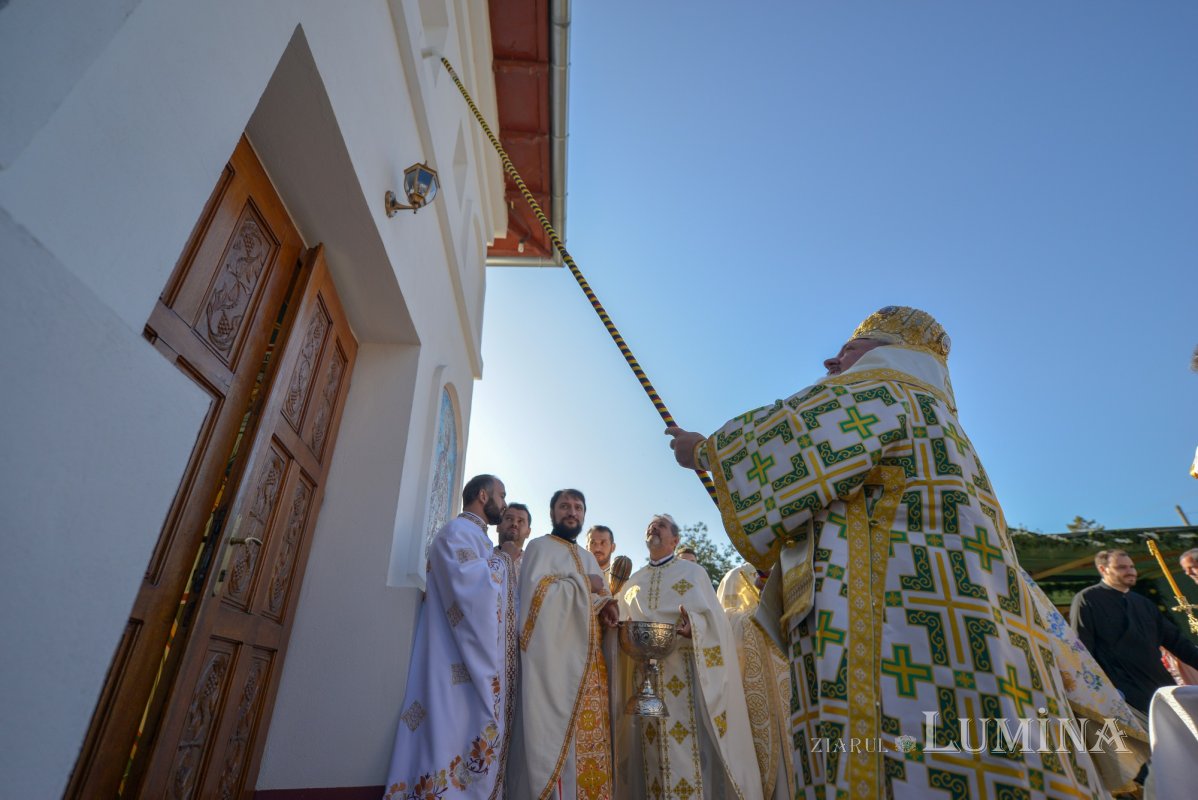 Biserica Parohiei Petrăchioaia a fost sfințită 127190