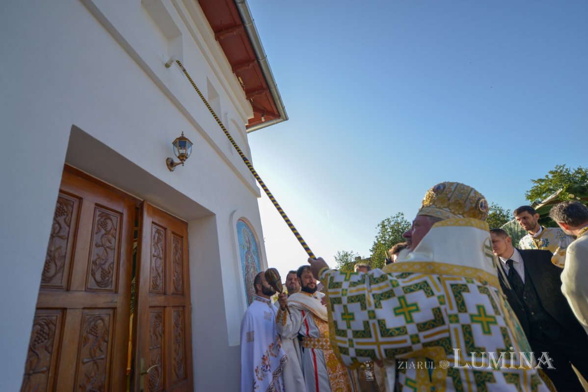 Biserica Parohiei Petrăchioaia a fost sfințită 127192