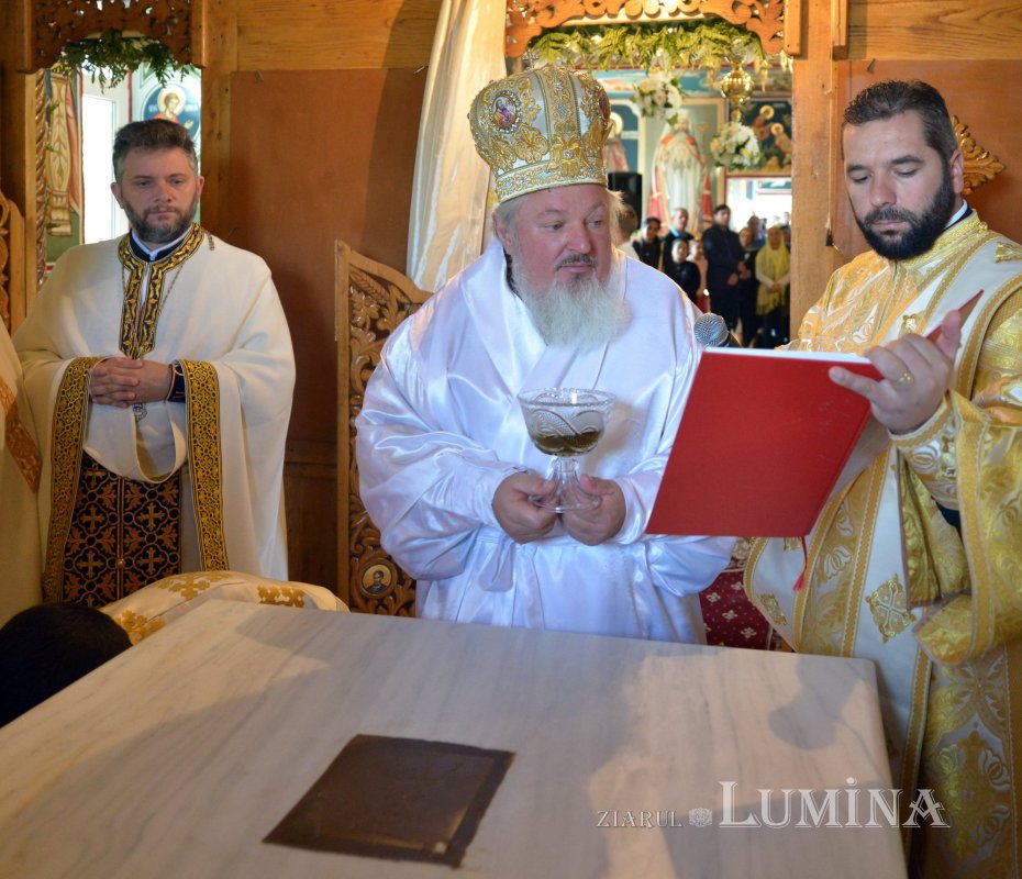 Biserica Parohiei Petrăchioaia a fost sfințită 127197