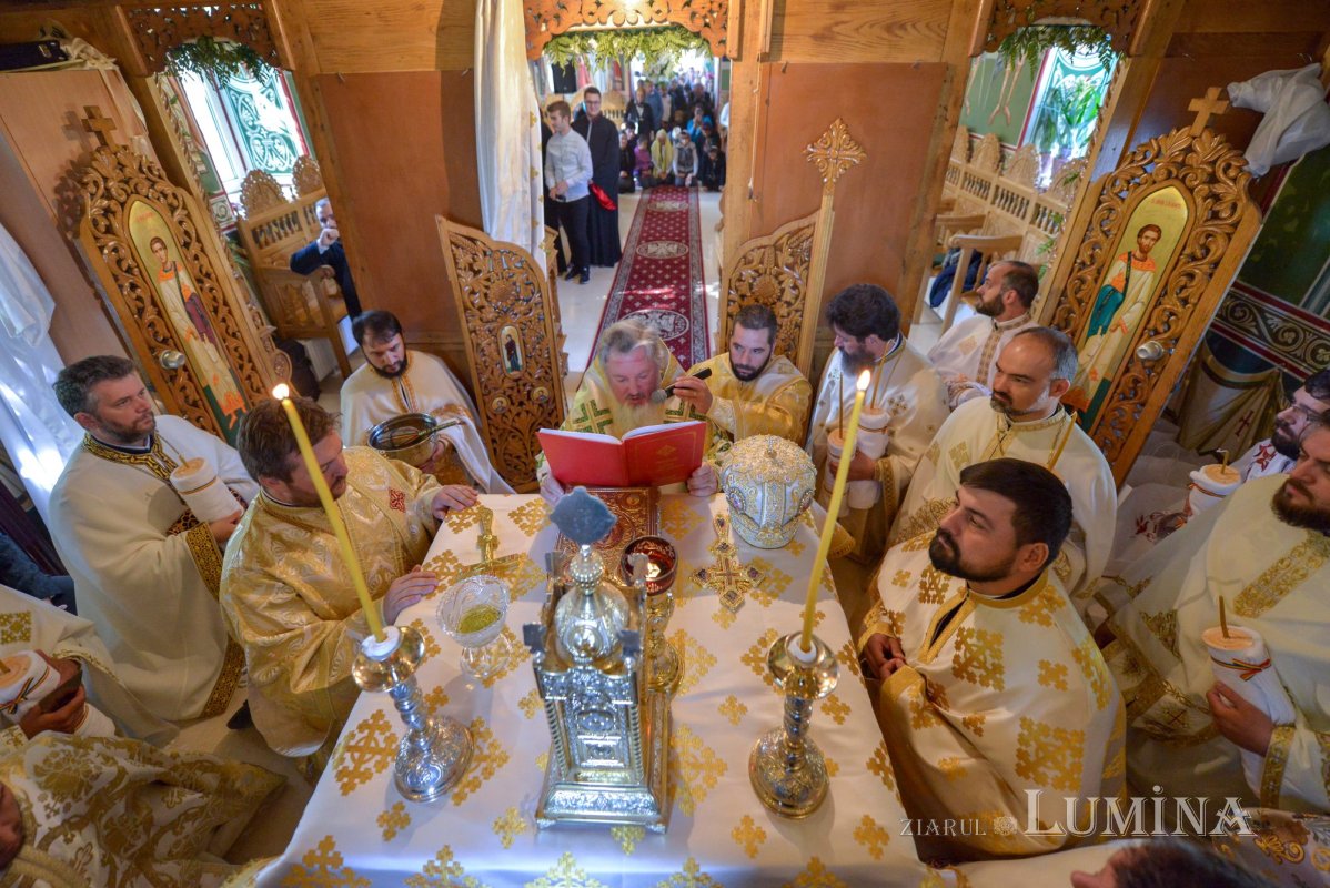 Biserica Parohiei Petrăchioaia a fost sfințită 127204