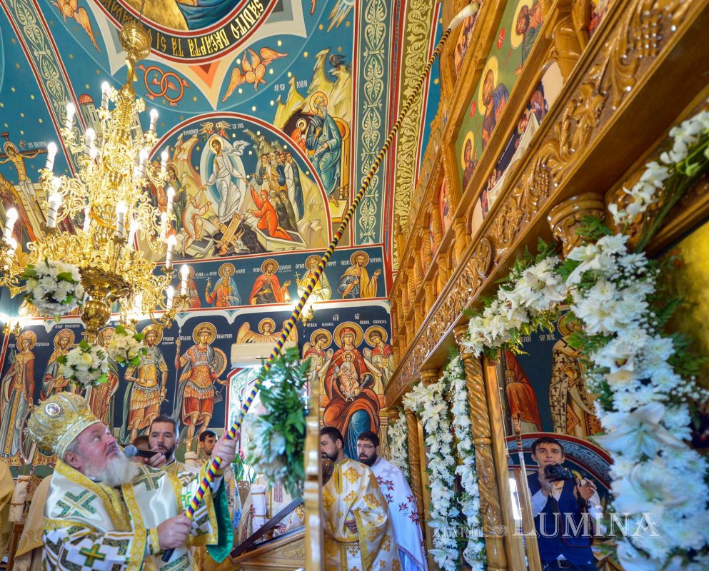 Biserica Parohiei Petrăchioaia a fost sfințită 127209