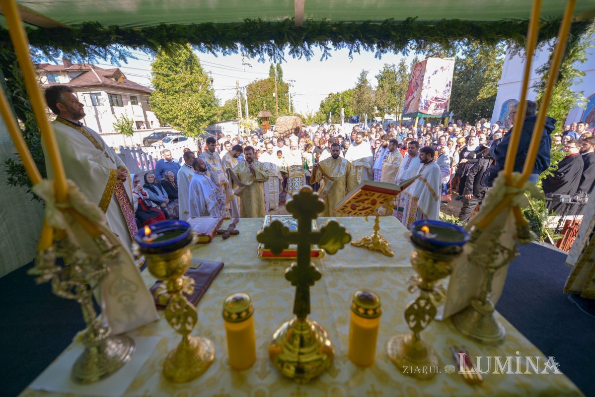 Biserica Parohiei Petrăchioaia a fost sfințită 127216