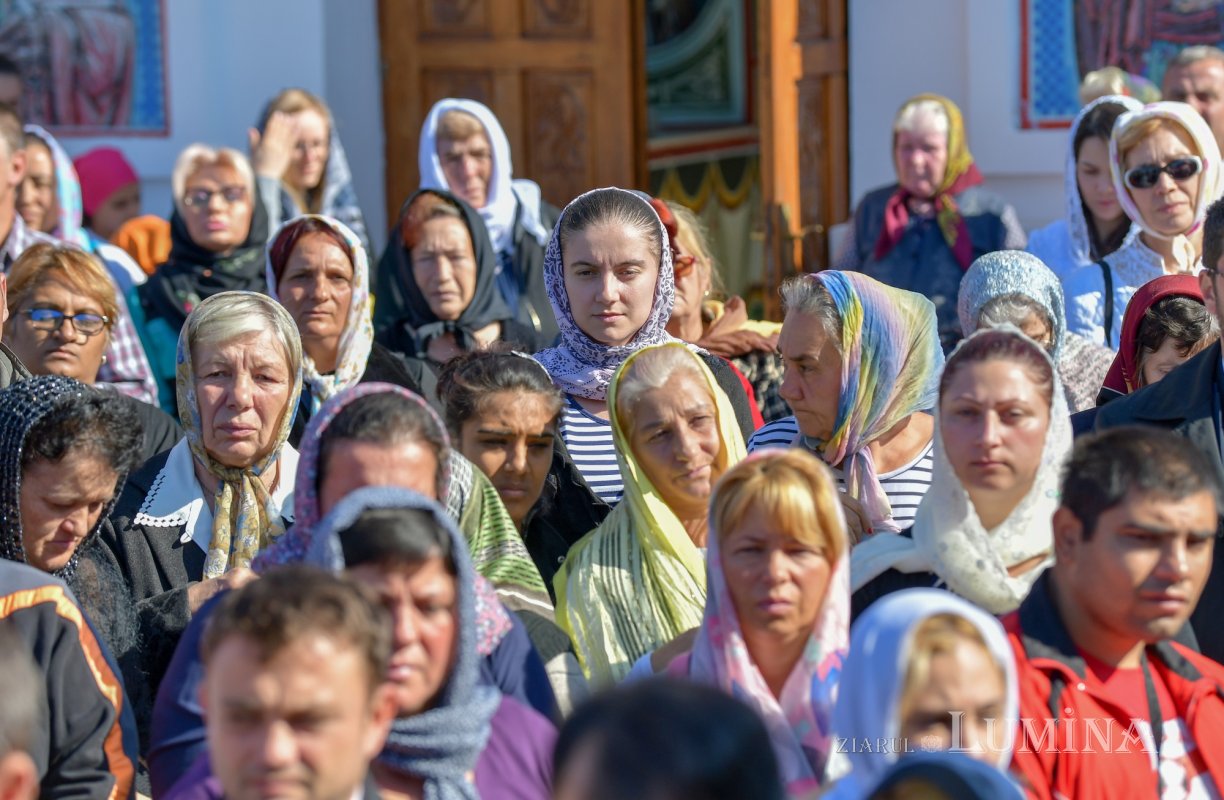 Biserica Parohiei Petrăchioaia a fost sfințită 127217