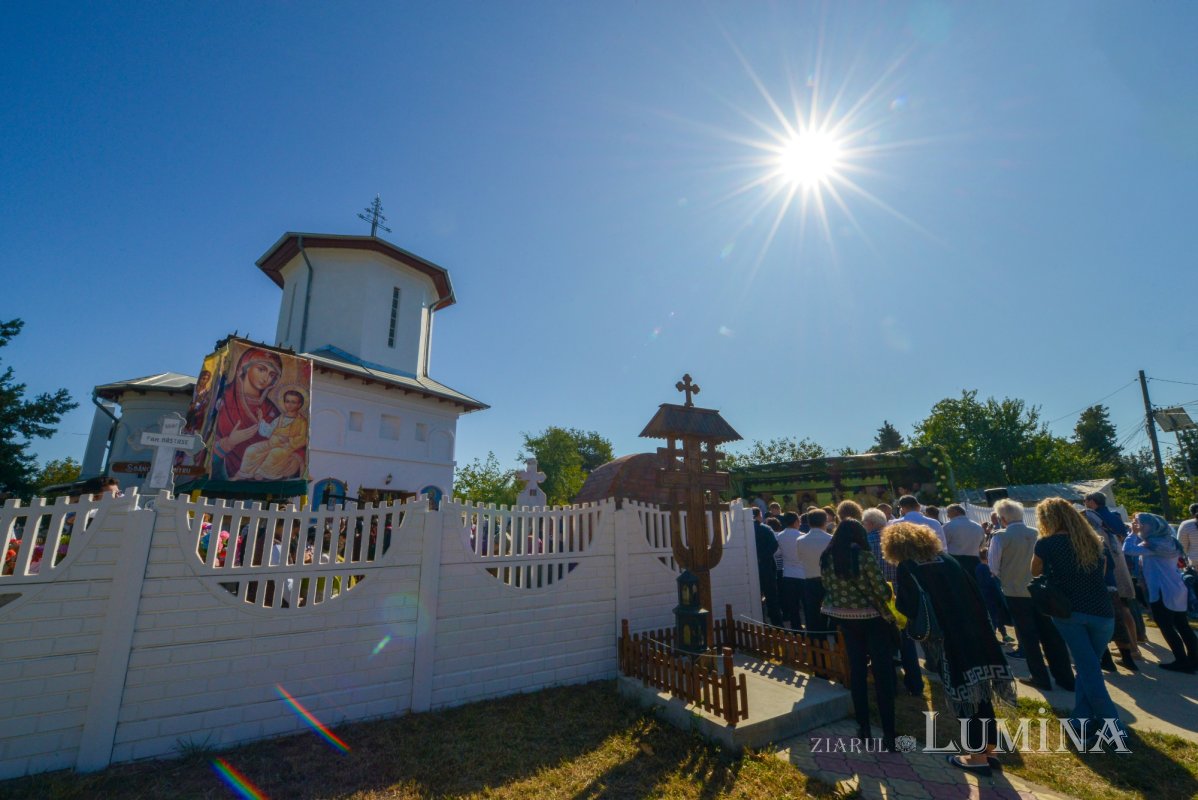 Biserica Parohiei Petrăchioaia a fost sfințită 127222