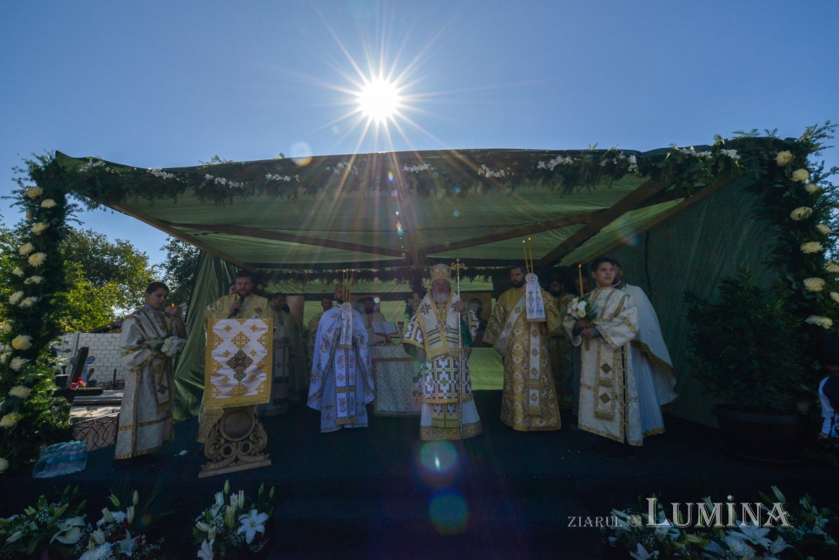Biserica Parohiei Petrăchioaia a fost sfințită 127225