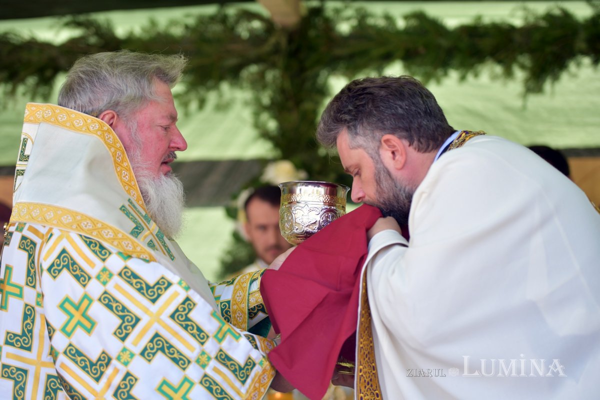 Biserica Parohiei Petrăchioaia a fost sfințită 127229