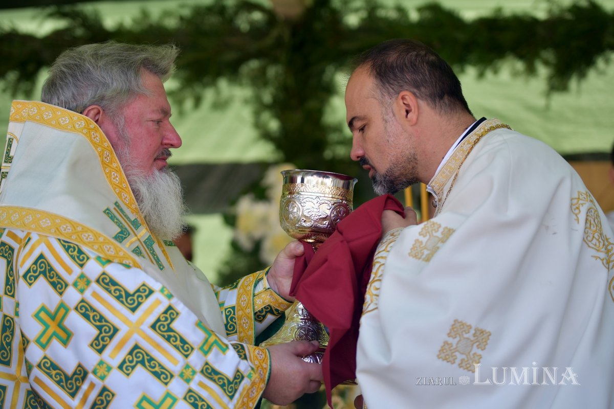 Biserica Parohiei Petrăchioaia a fost sfințită 127230