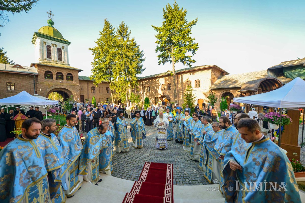 Hramul Altarului de vară al Mănăstirii Plumbuita 128069