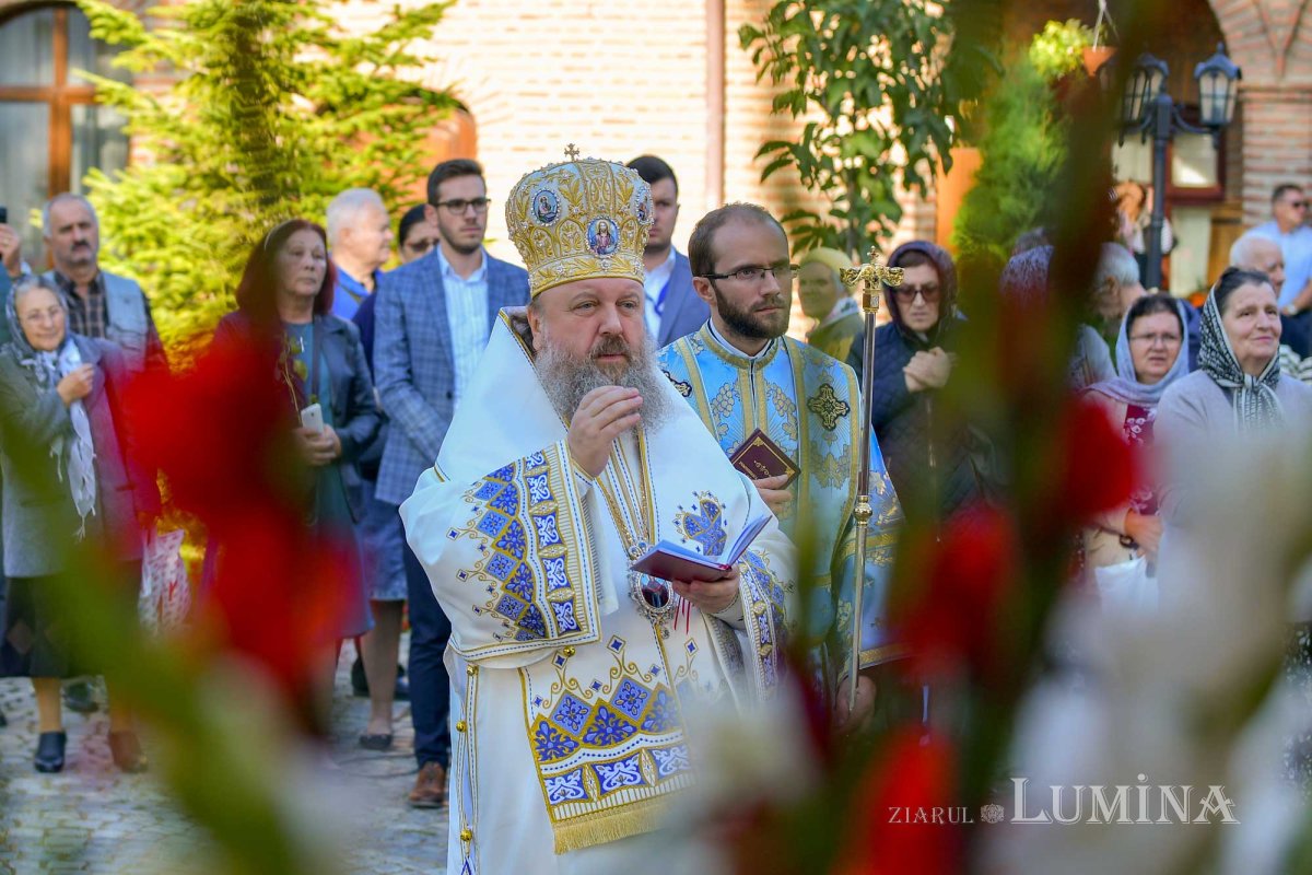 Hramul Altarului de vară al Mănăstirii Plumbuita 128070
