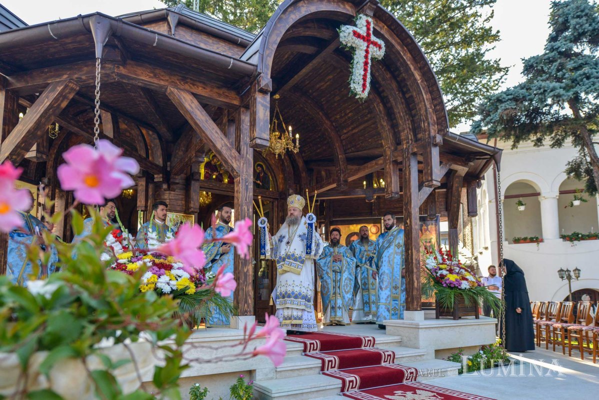 Hramul Altarului de vară al Mănăstirii Plumbuita 128078