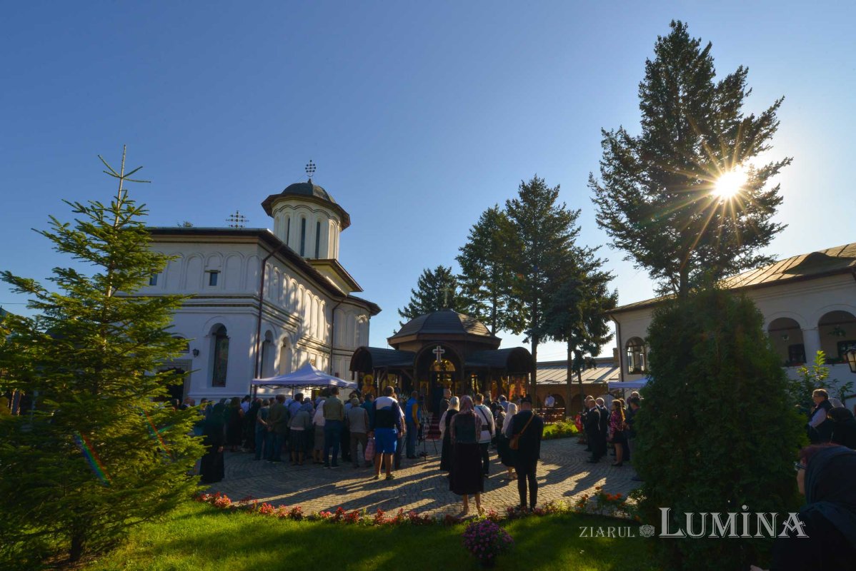 Hramul Altarului de vară al Mănăstirii Plumbuita 128082