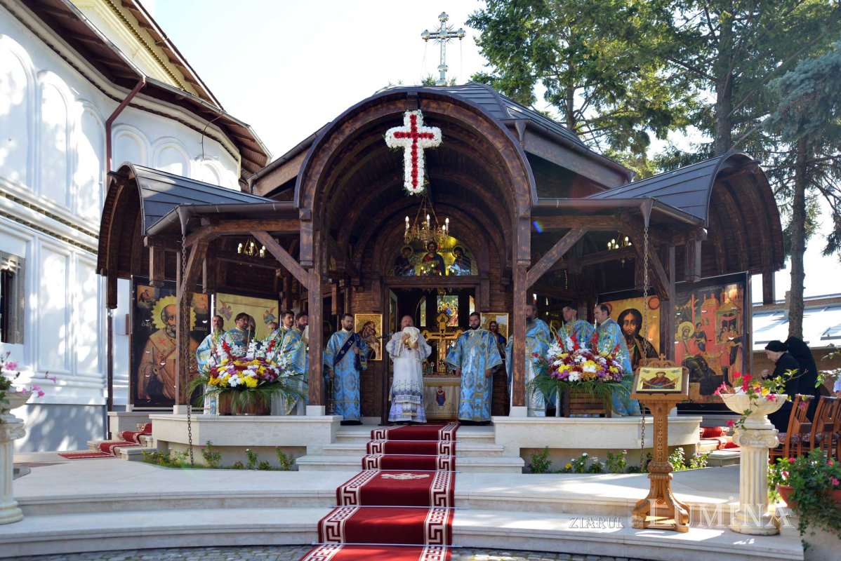 Hramul Altarului de vară al Mănăstirii Plumbuita 128087