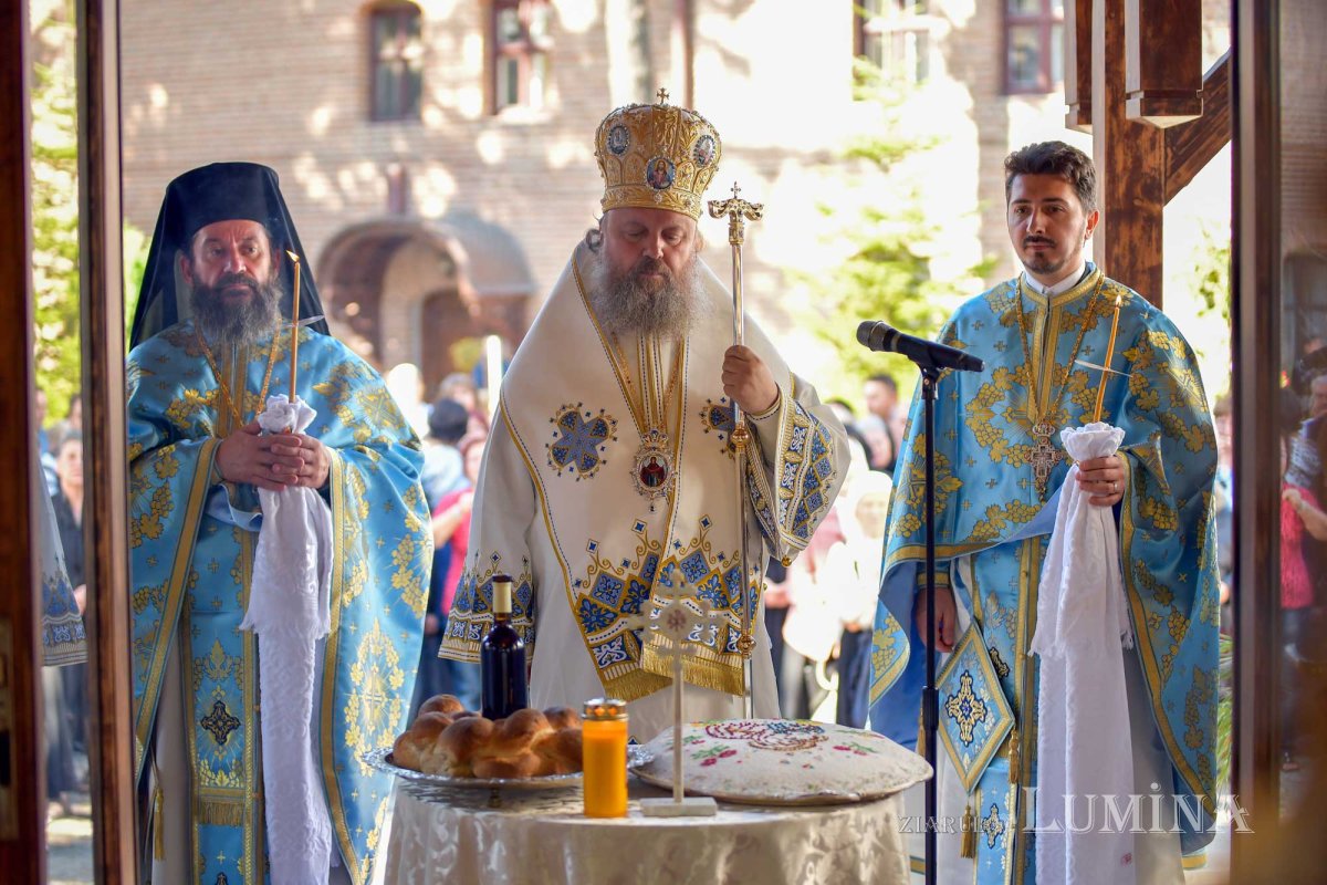 Hramul Altarului de vară al Mănăstirii Plumbuita 128101