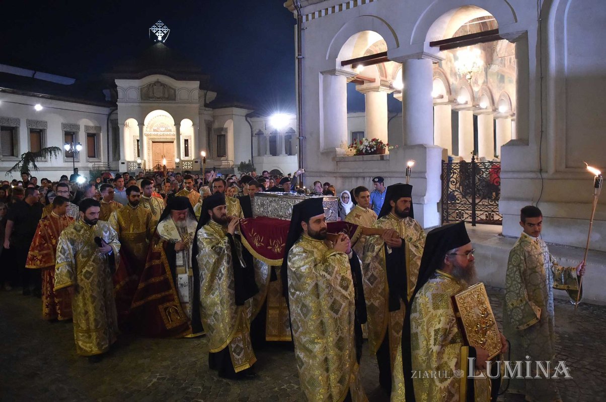 Priveghere în cinstea Sfintei Parascheva la Catedrala Patriarhală 129146
