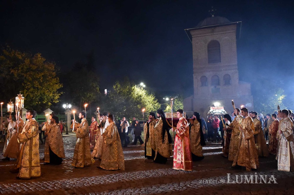 Priveghere în cinstea Sfintei Parascheva la Catedrala Patriarhală 129148