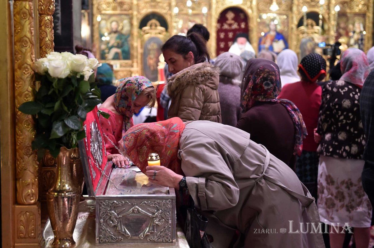 Priveghere în cinstea Sfintei Parascheva la Catedrala Patriarhală 129149
