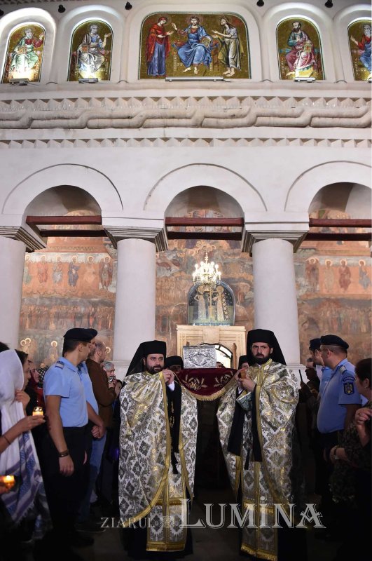 Priveghere în cinstea Sfintei Parascheva la Catedrala Patriarhală 129150