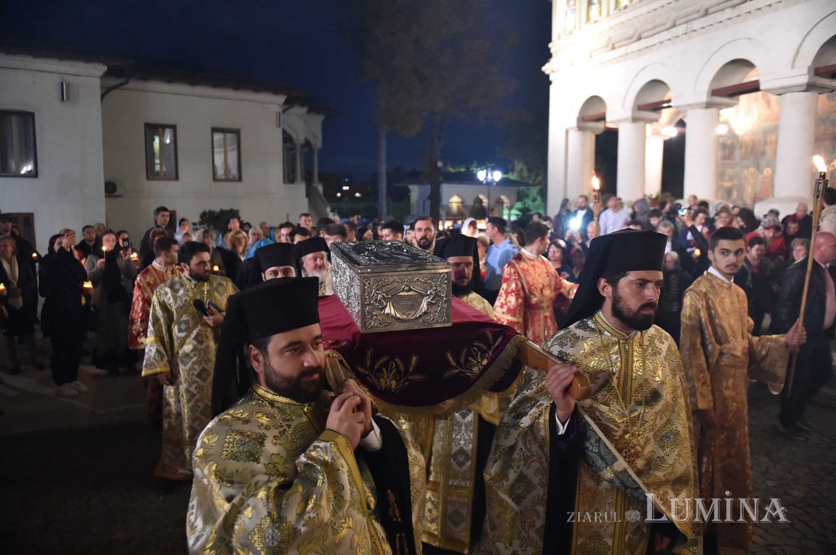 Priveghere în cinstea Sfintei Parascheva la Catedrala Patriarhală 129155