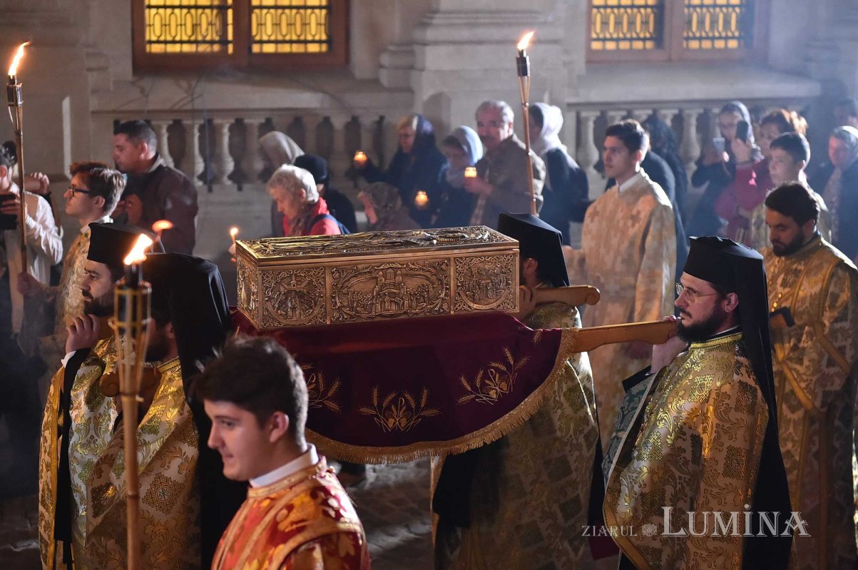 Priveghere în cinstea Sfintei Parascheva la Catedrala Patriarhală 129158