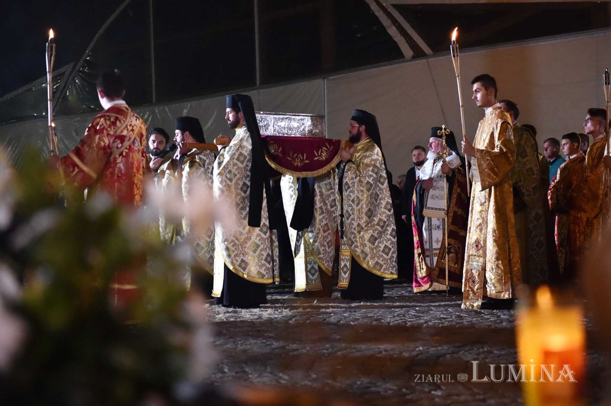 Priveghere în cinstea Sfintei Parascheva la Catedrala Patriarhală 129160