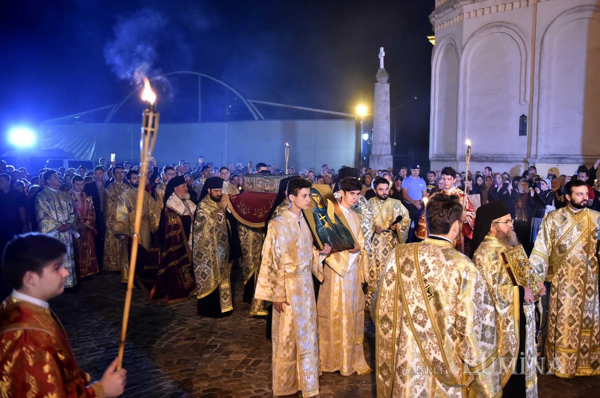 Priveghere în cinstea Sfintei Parascheva la Catedrala Patriarhală 129163