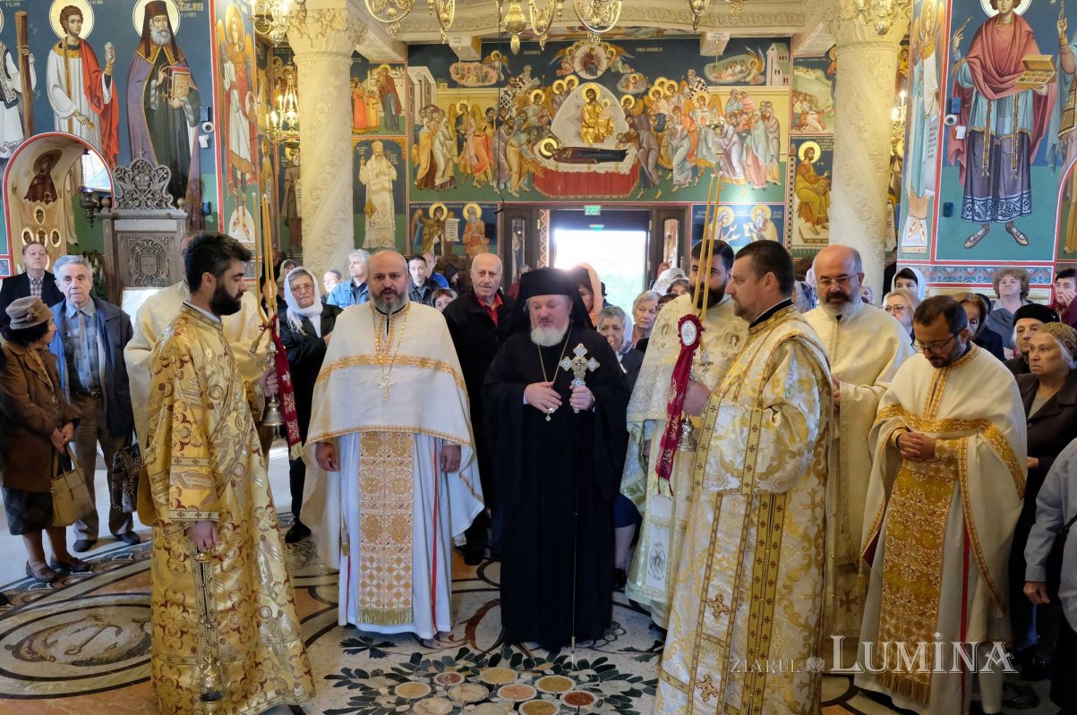 Sărbătoare în Parohia „Sfânta Vineri” din cartierul bucureştean Pajura 129177