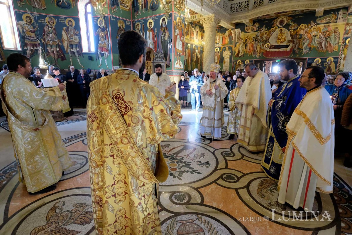 Sărbătoare în Parohia „Sfânta Vineri” din cartierul bucureştean Pajura 129181