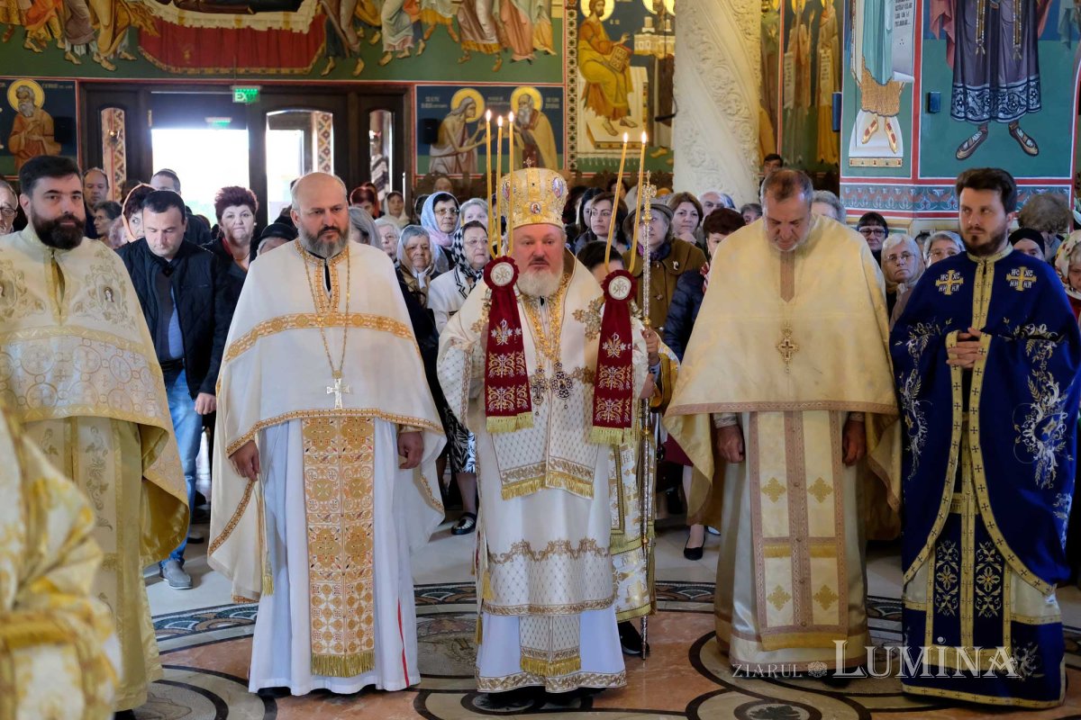 Sărbătoare în Parohia „Sfânta Vineri” din cartierul bucureştean Pajura 129183