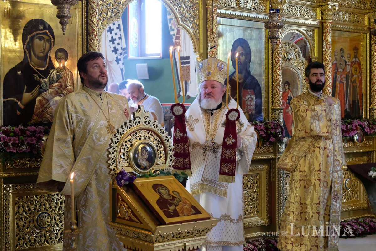 Sărbătoare în Parohia „Sfânta Vineri” din cartierul bucureştean Pajura 129184