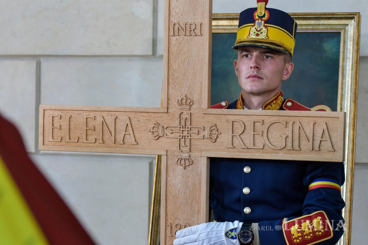 Patriarhul României a rostit o rugăciune la catafalcul din Palatul Elisabeta  129572