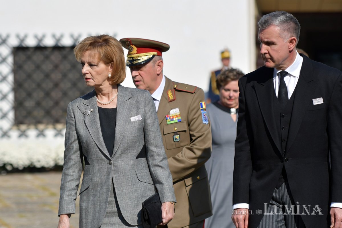 Patriarhul României a rostit o rugăciune la catafalcul din Palatul Elisabeta  129577