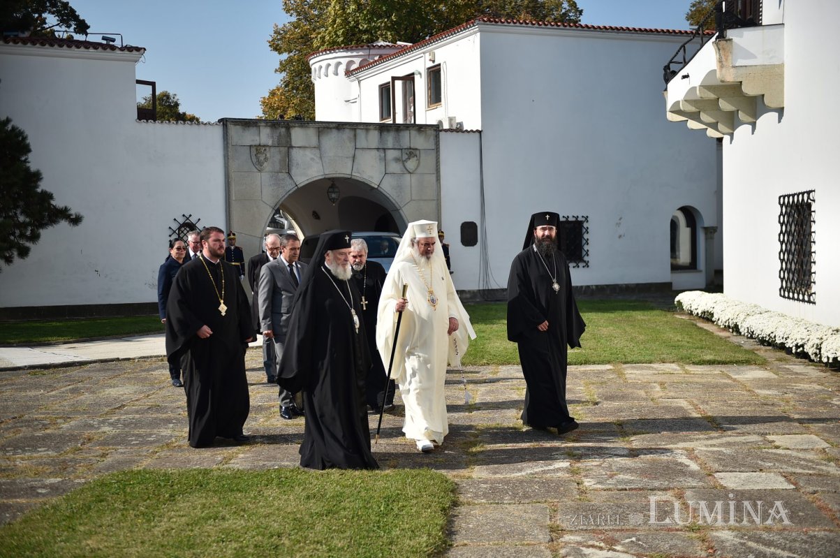 Patriarhul României a rostit o rugăciune la catafalcul din Palatul Elisabeta  129578