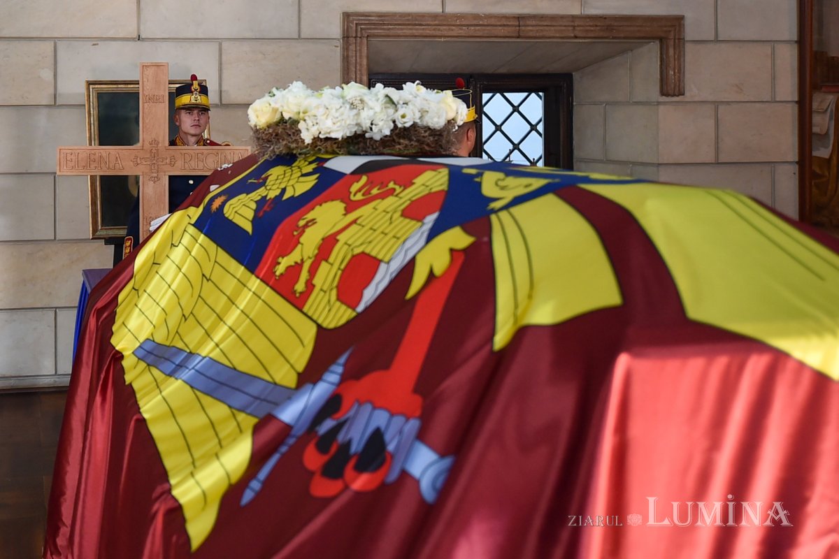 Patriarhul României a rostit o rugăciune la catafalcul din Palatul Elisabeta  129581