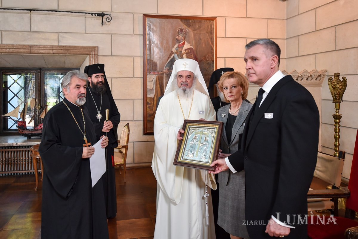 Patriarhul României a rostit o rugăciune la catafalcul din Palatul Elisabeta  129585