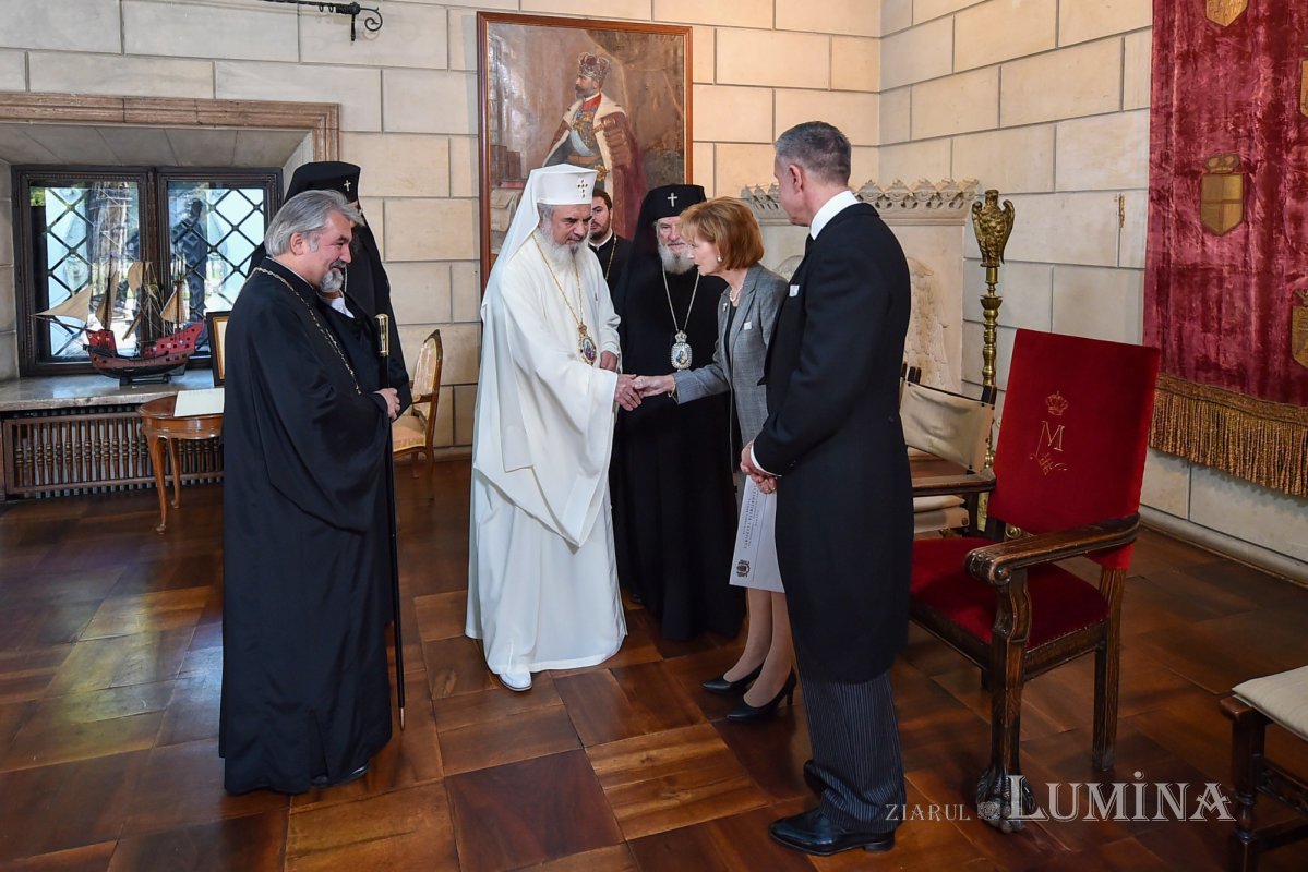 Patriarhul României a rostit o rugăciune la catafalcul din Palatul Elisabeta  129586