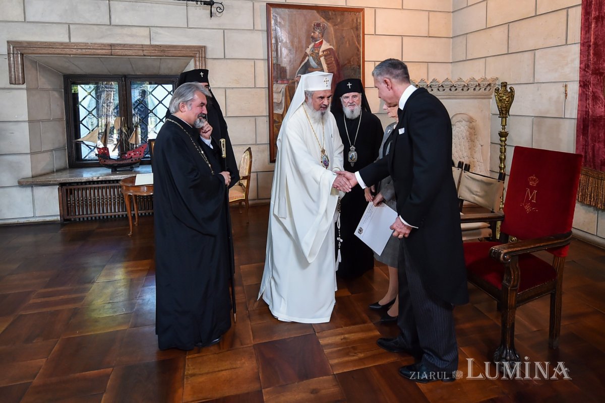 Patriarhul României a rostit o rugăciune la catafalcul din Palatul Elisabeta  129587