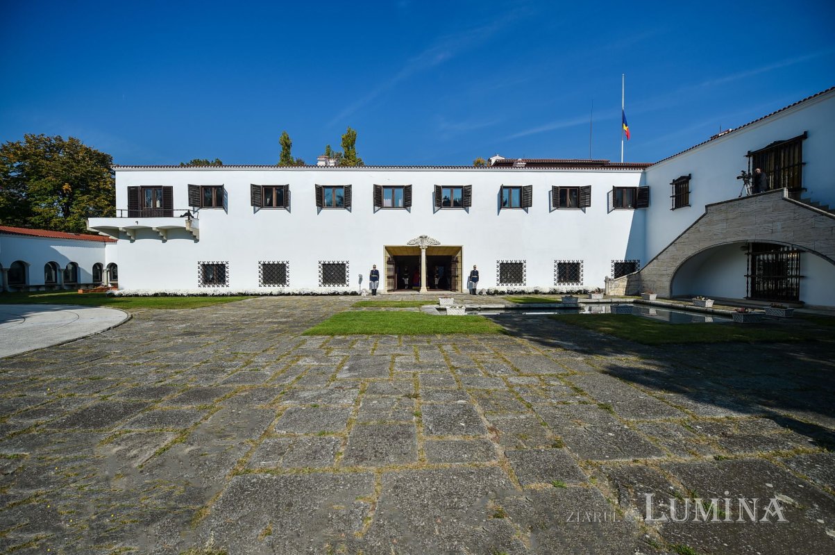 Patriarhul României a rostit o rugăciune la catafalcul din Palatul Elisabeta  129588