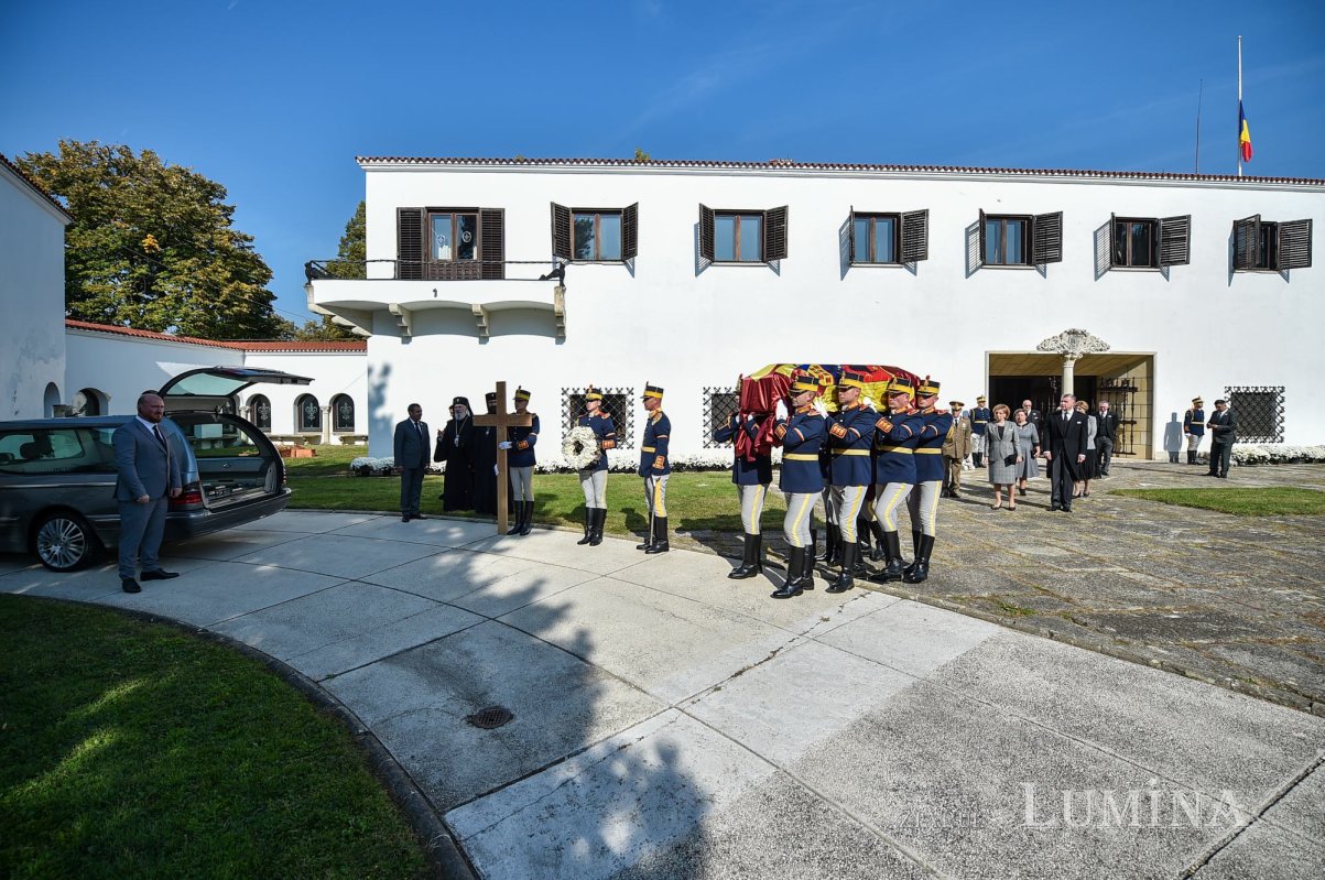 Patriarhul României a rostit o rugăciune la catafalcul din Palatul Elisabeta  129589