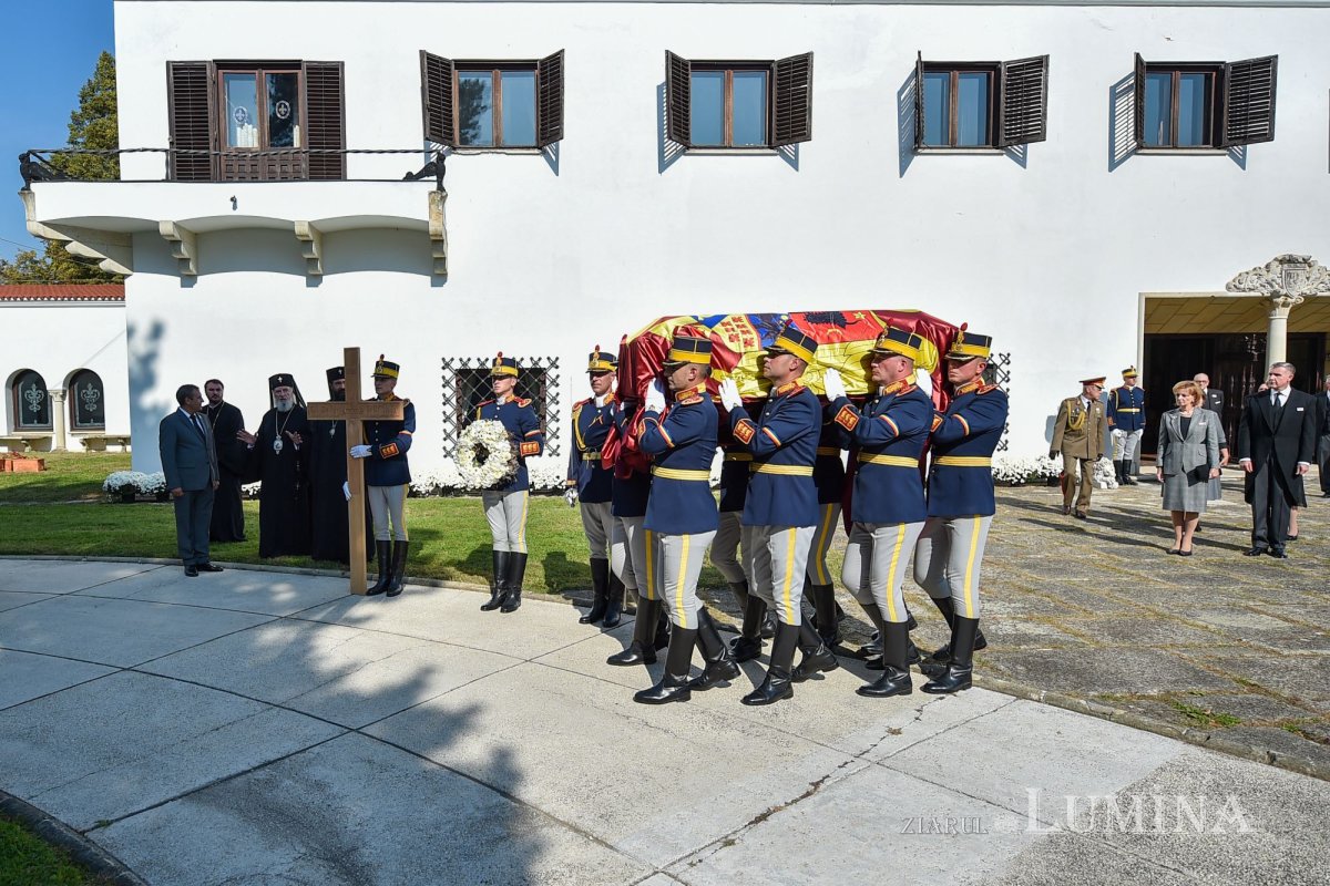 Patriarhul României a rostit o rugăciune la catafalcul din Palatul Elisabeta  129590