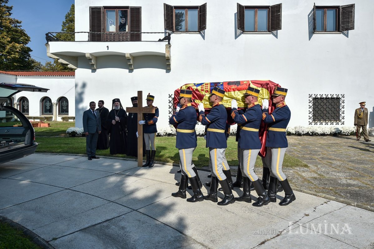 Patriarhul României a rostit o rugăciune la catafalcul din Palatul Elisabeta  129591
