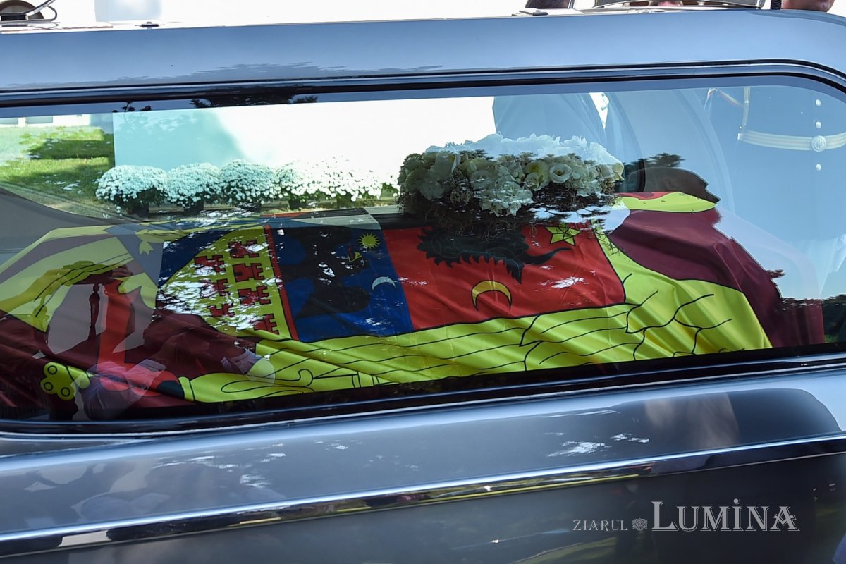 Patriarhul României a rostit o rugăciune la catafalcul din Palatul Elisabeta  129593