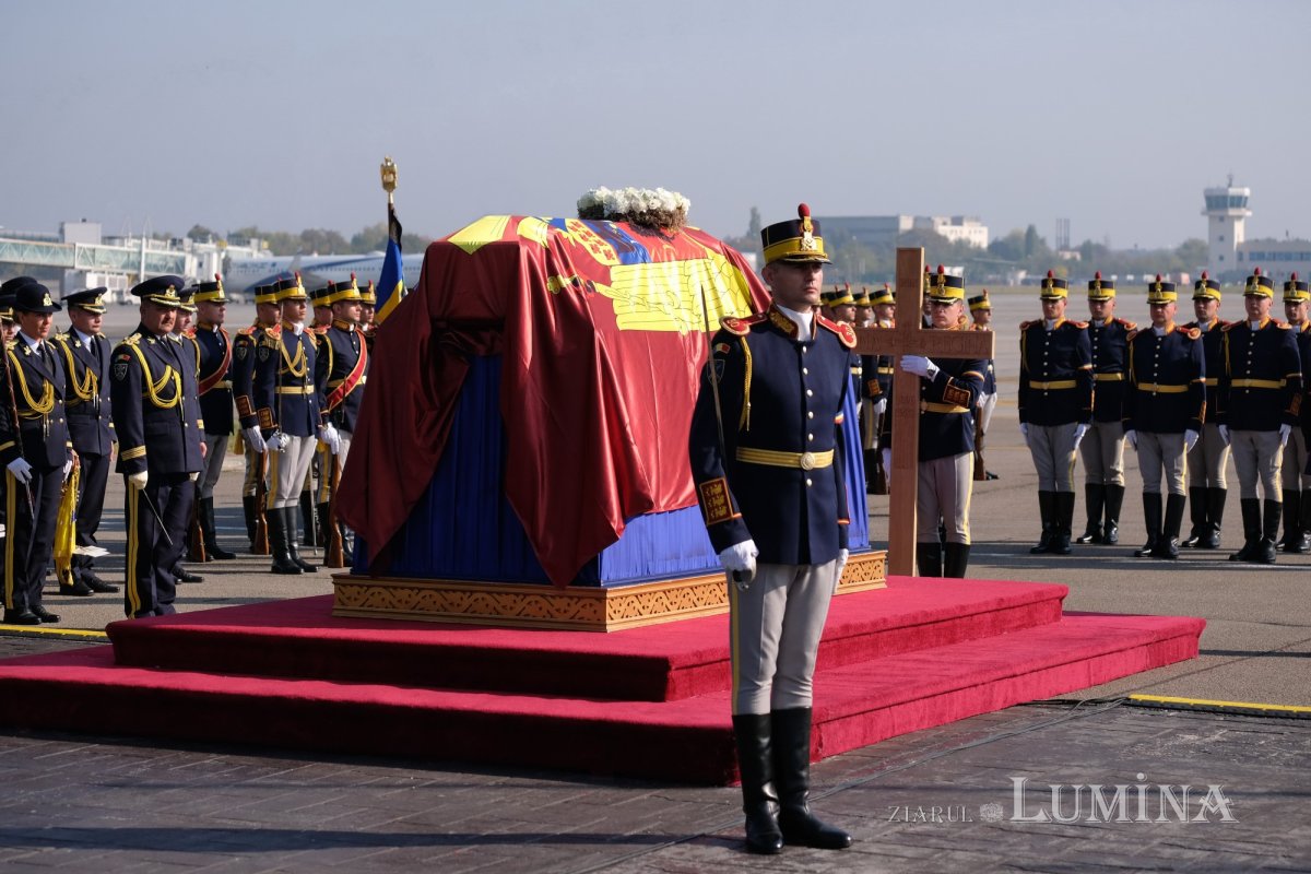 Repatrierea Reginei‑mamă Elena a României 129522