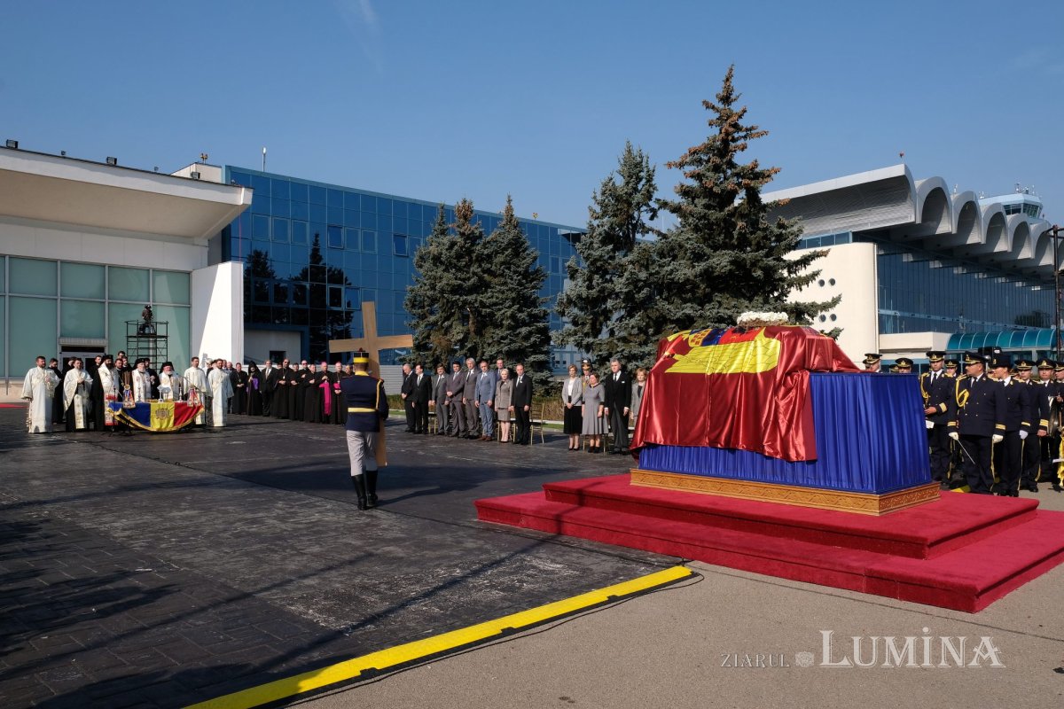 Repatrierea Reginei‑mamă Elena a României 129529