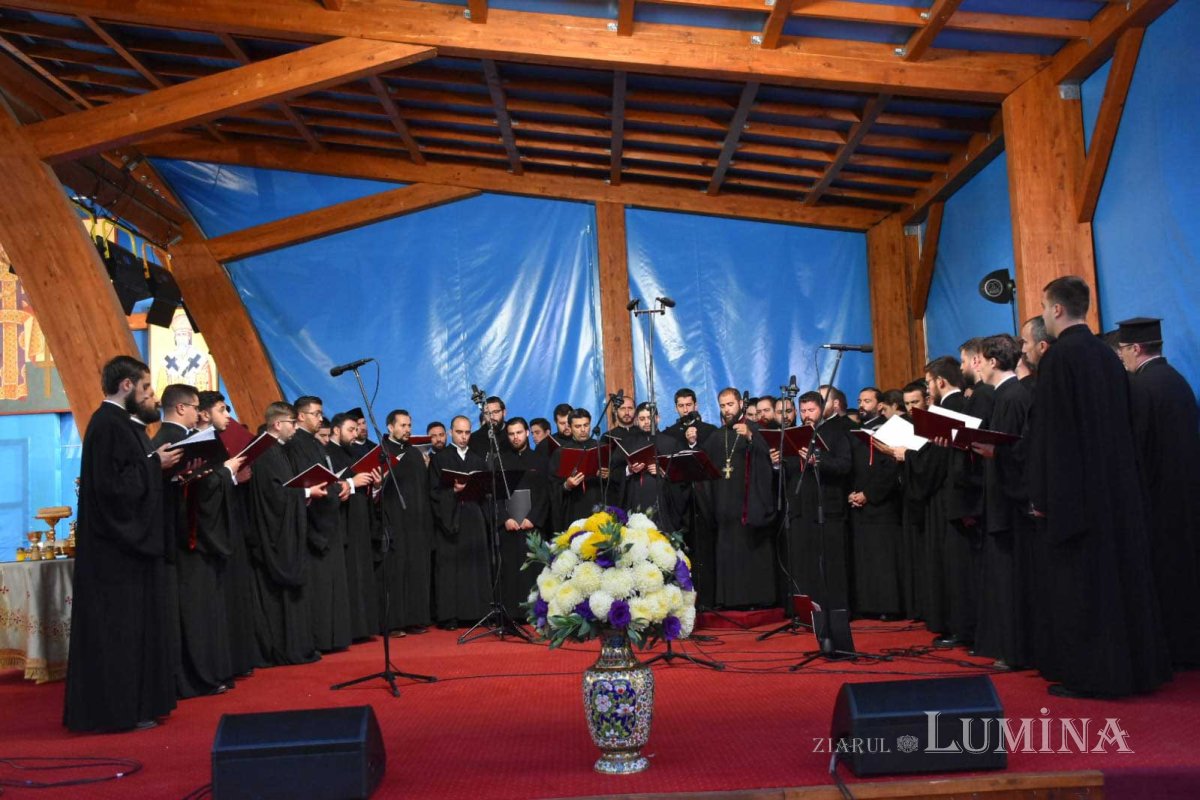 Rugăciuni la ceas de seară pe Colina Bucuriei 130448