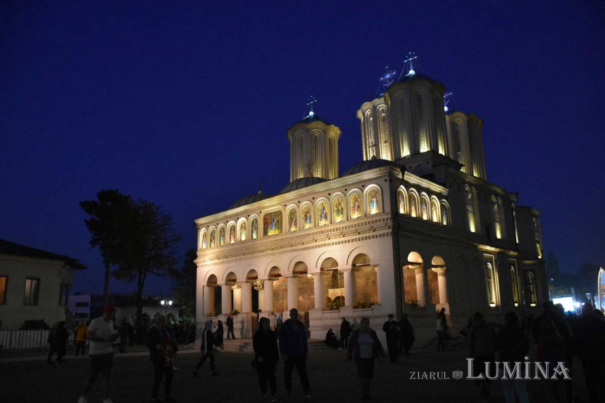 Rugăciuni la ceas de seară pe Colina Bucuriei 130469